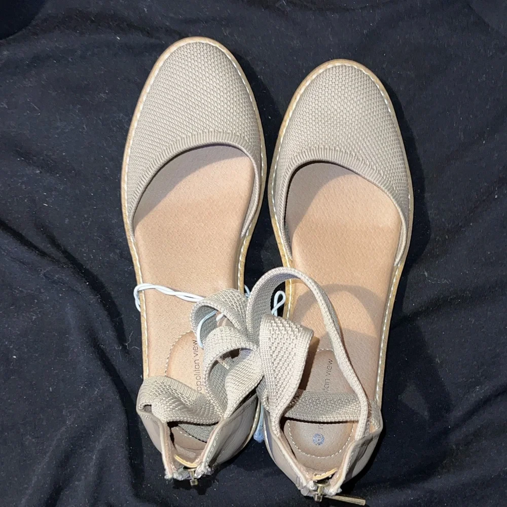 Metropolitan View  Women’s Tan flat shoes with ankle strap. Size 7.5.  NWOT.